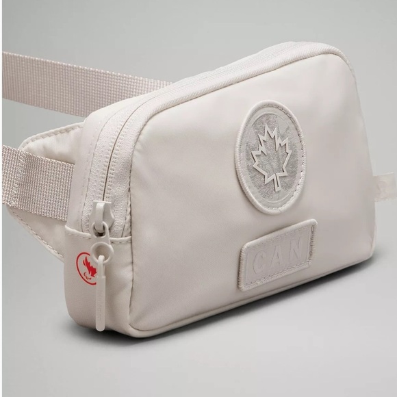 lululemon athletica Canada Cream Clutch - Picture 6 of 6